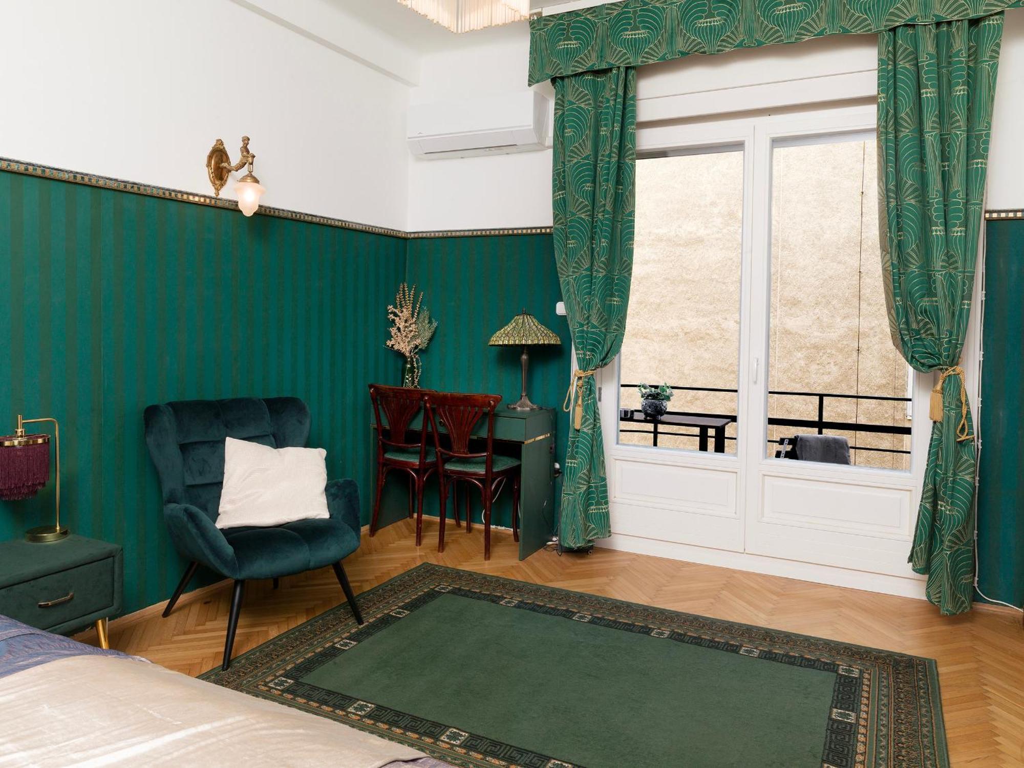 Black Baron Apartment