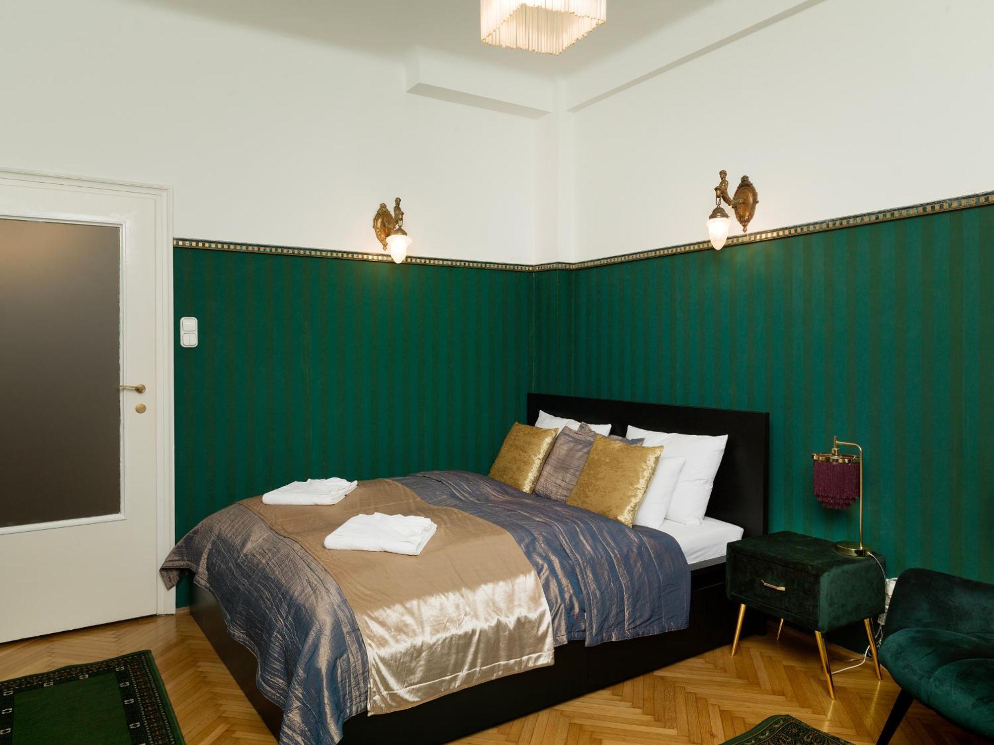 Apartment Black Baron