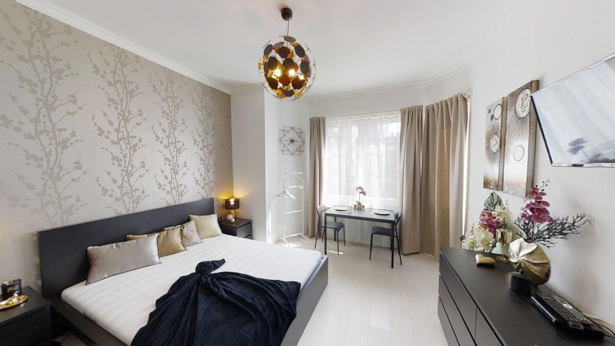 Black Baron Apartment *